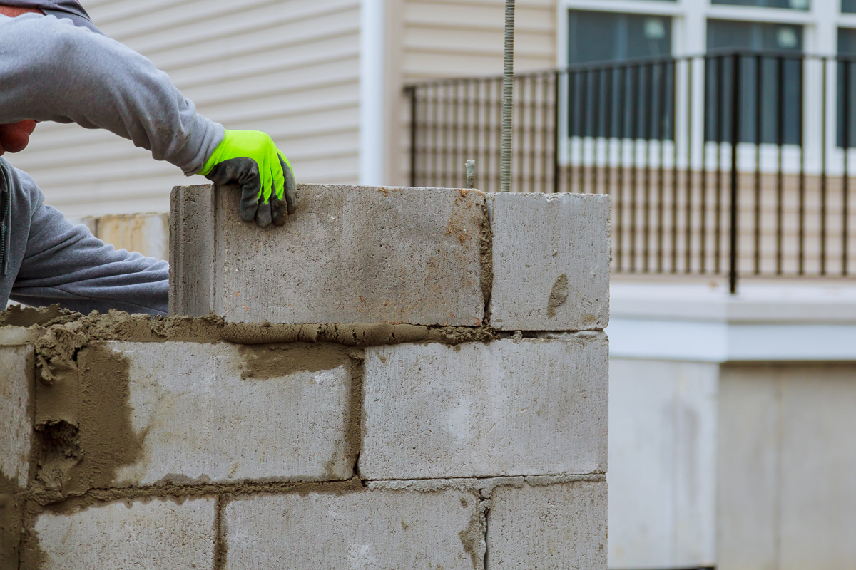 Habiller un mur en parpaing