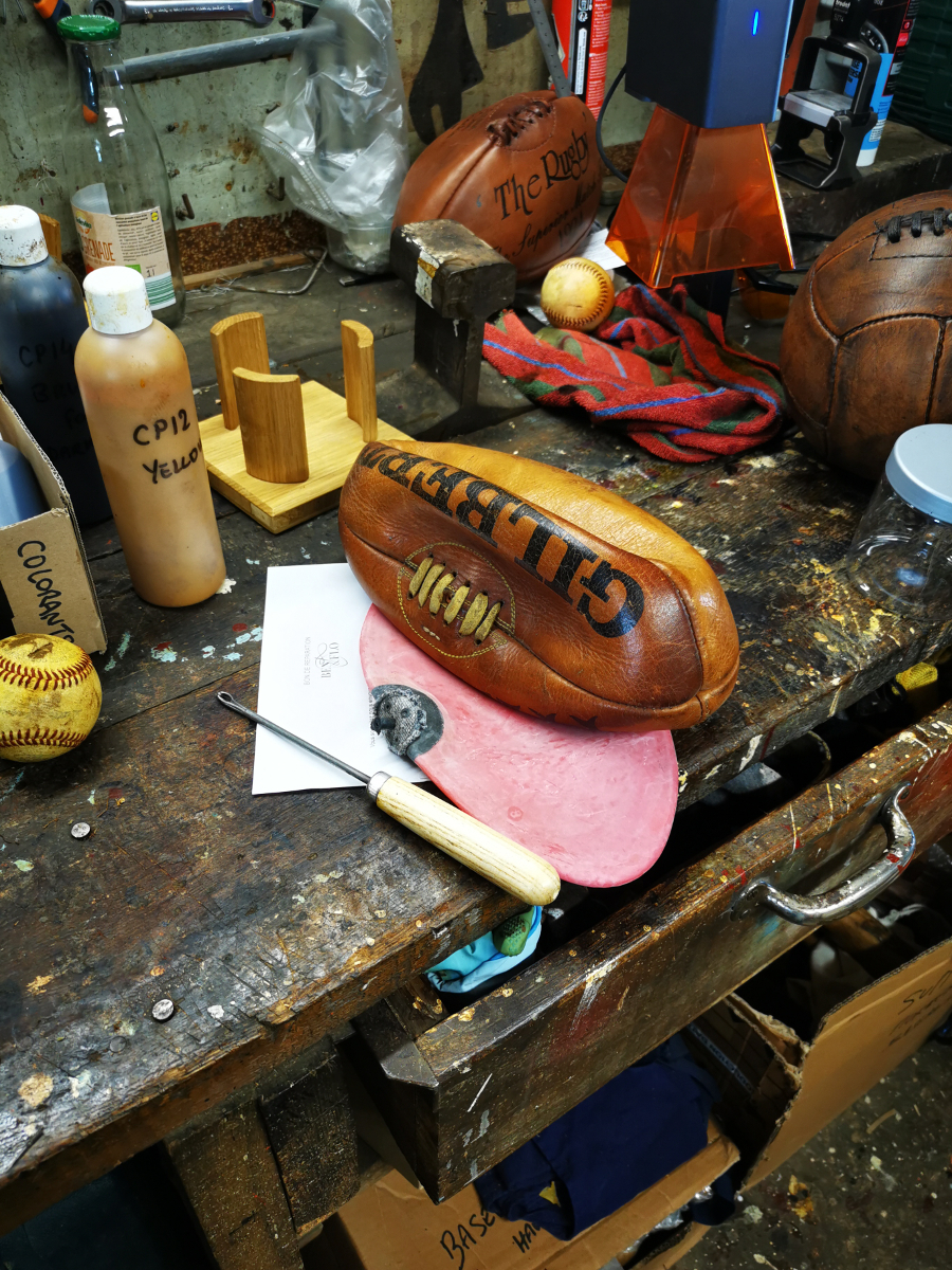 Ballon crevé ? Pas de panique, la réparation est possible avec Ben et Flo